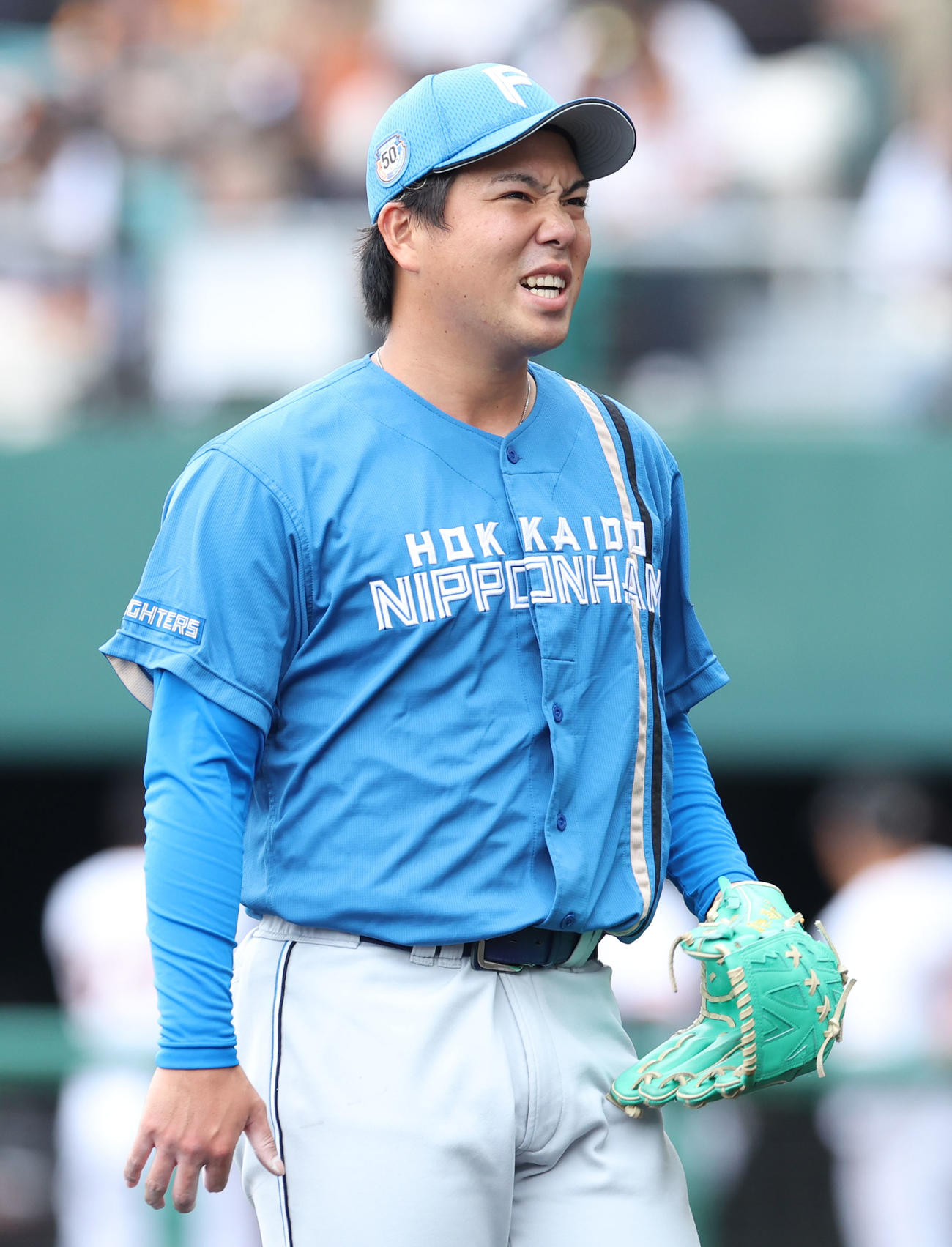 巨人対日本ハム　3回裏を無失点に抑えベンチに戻る日本ハム金村（撮影・佐藤翔太）