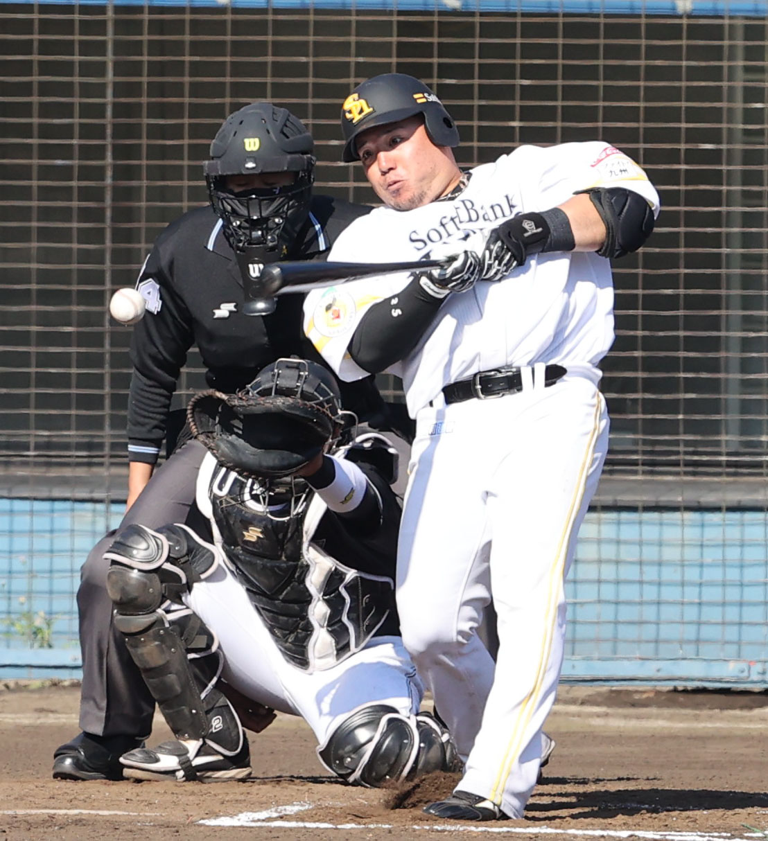 ソフトバンク対ロッテ　6回裏ソフトバンク無死、山川は中前安打を放つ（撮影・梅根麻紀）