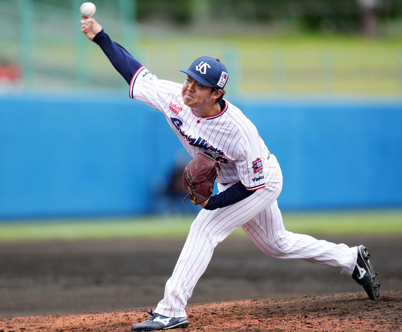 ヤクルト対起亜　3回表から登板したヤクルト松本健（撮影・横山健太）
