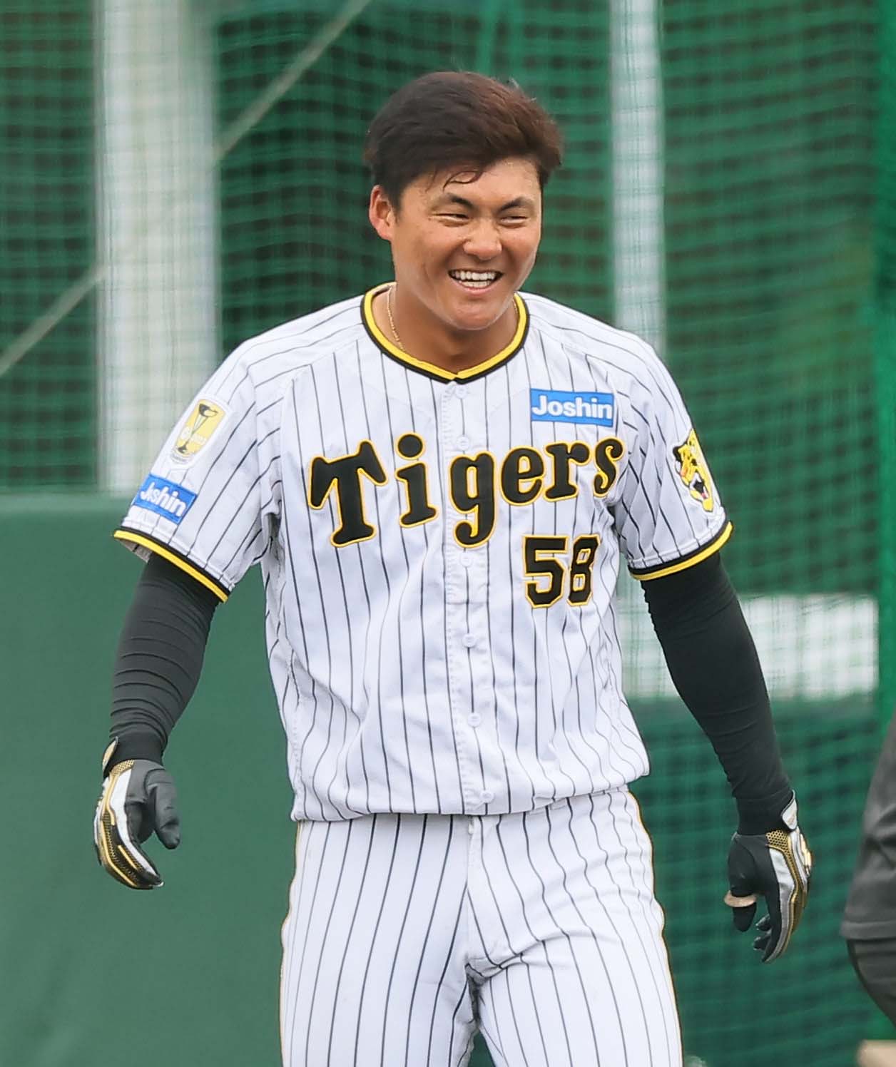 阪神春季キャンプ野手MVPに輝き笑顔を見せる前川（撮影・上田博志）