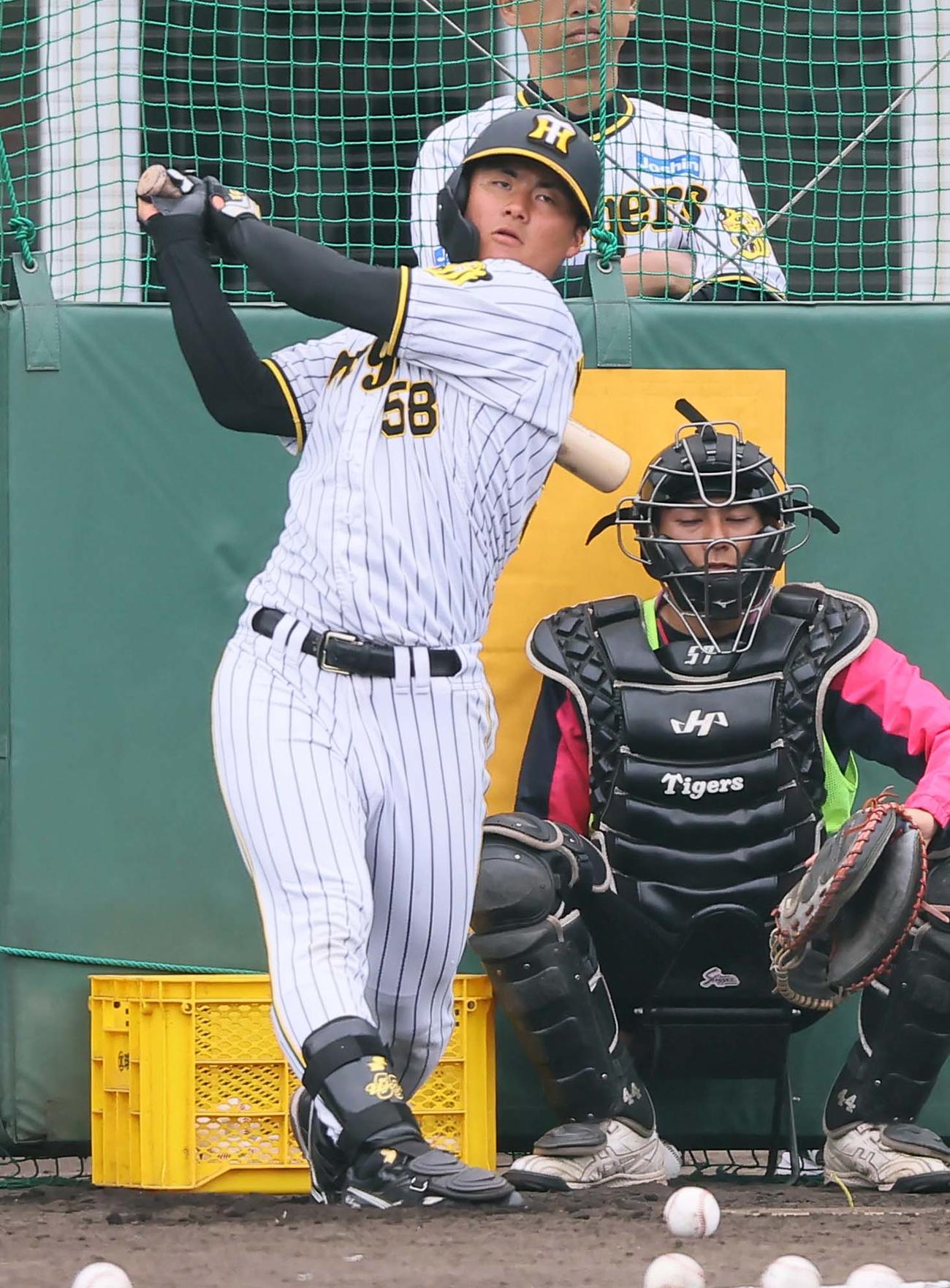 フリー打撃練習をする前川（撮影・上田博志）
