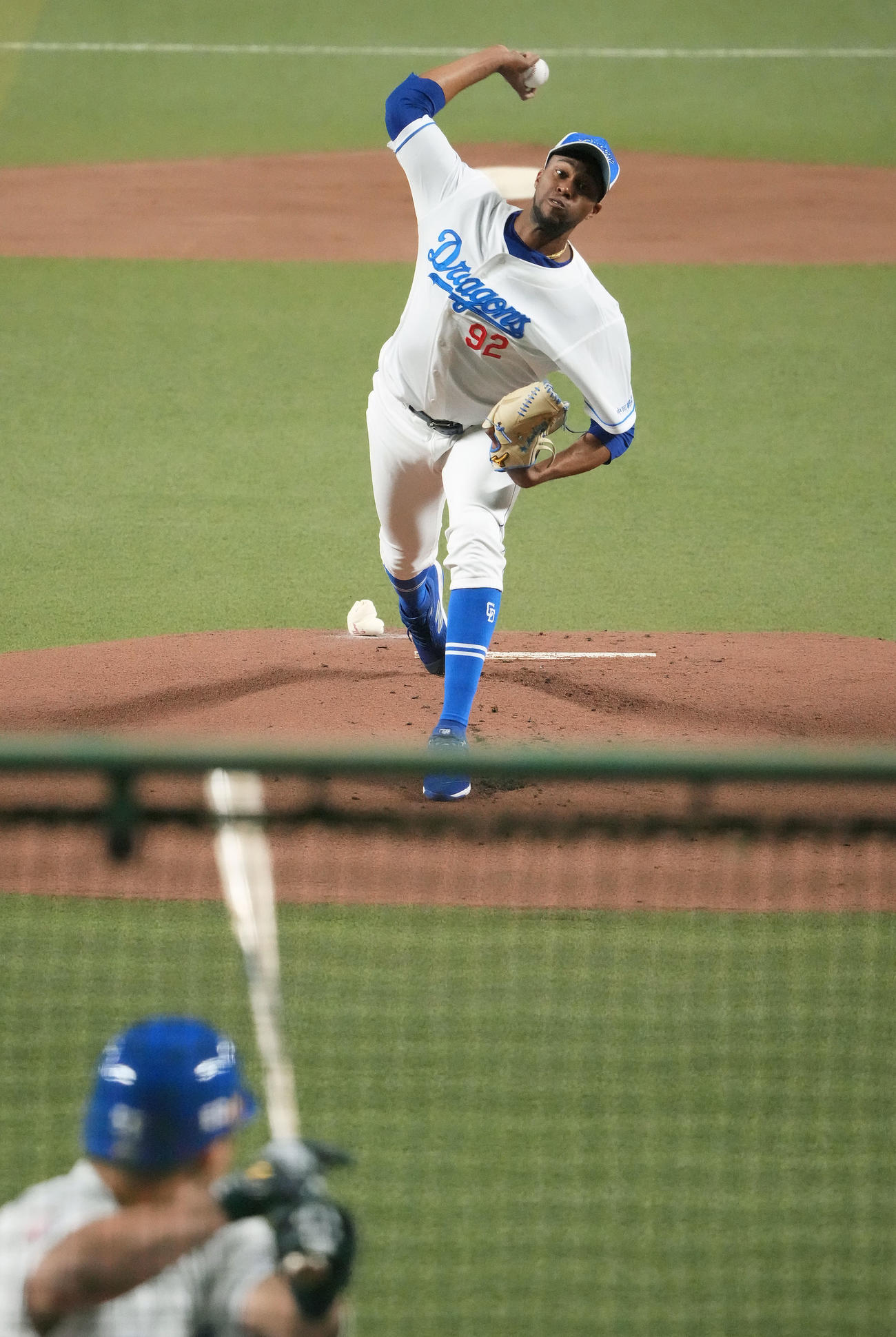 シート打撃練習に登板する中日マルティネス（撮影・森本幸一）