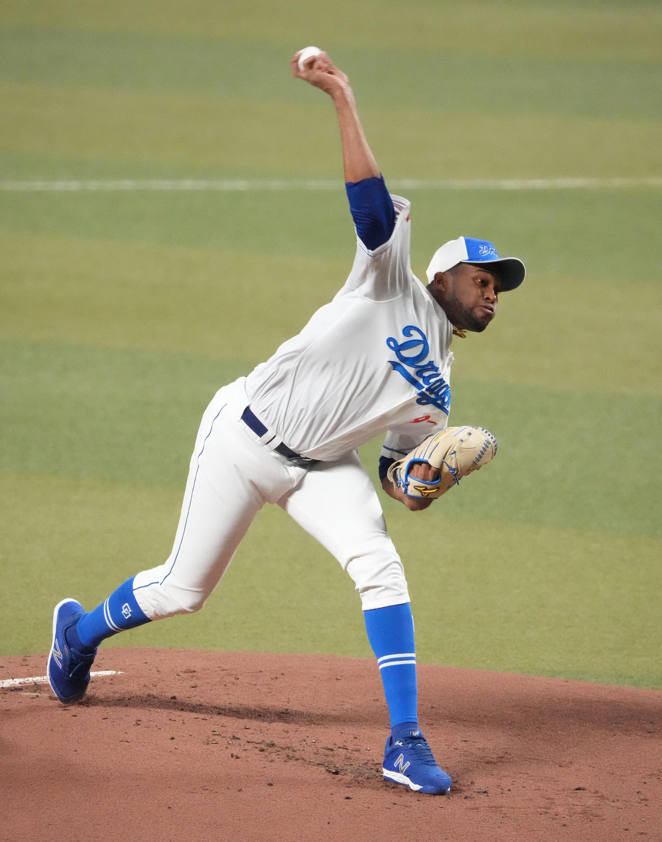 シート打撃練習に登板するマルティネス（撮影・森本幸一）