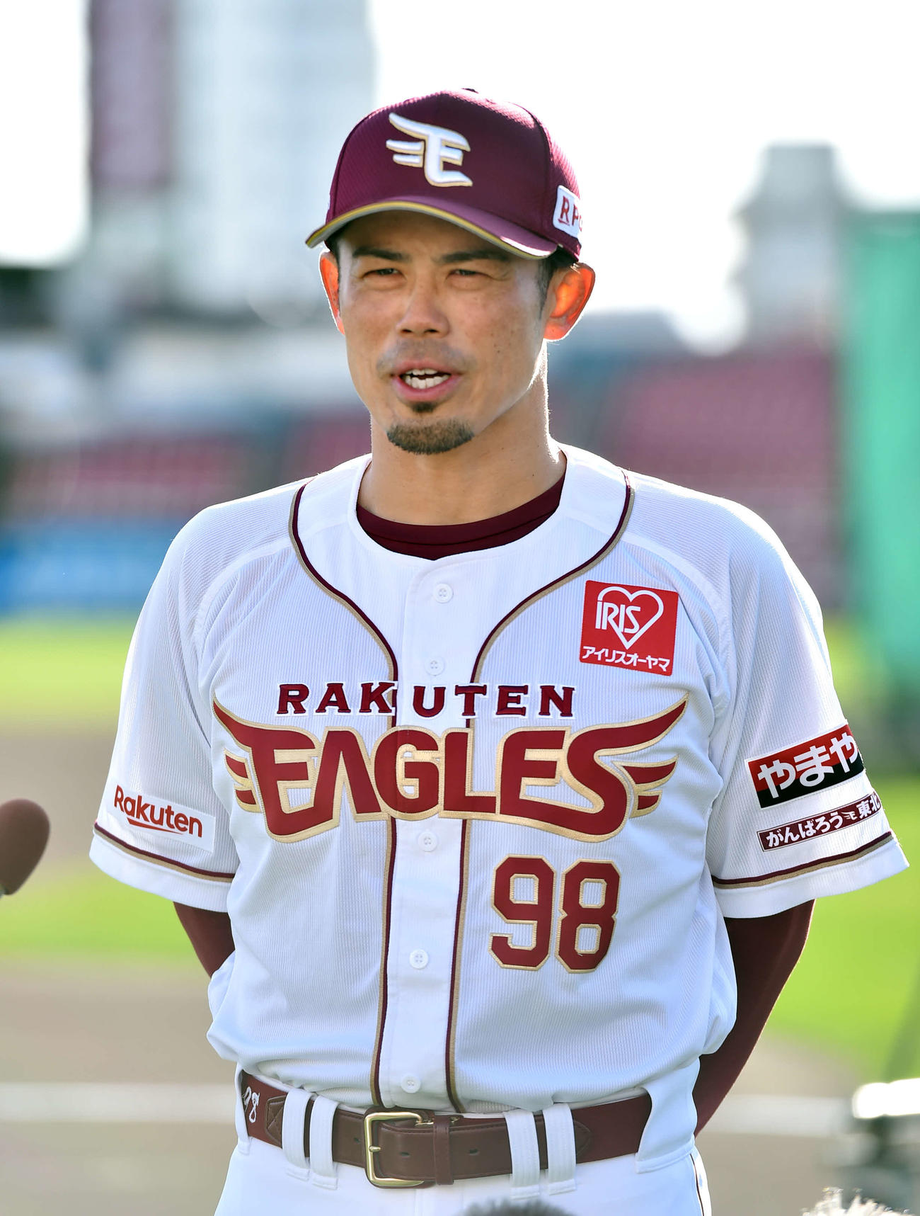 今季の開幕投手に早川を指名した今江監督（撮影・相沢孔志）