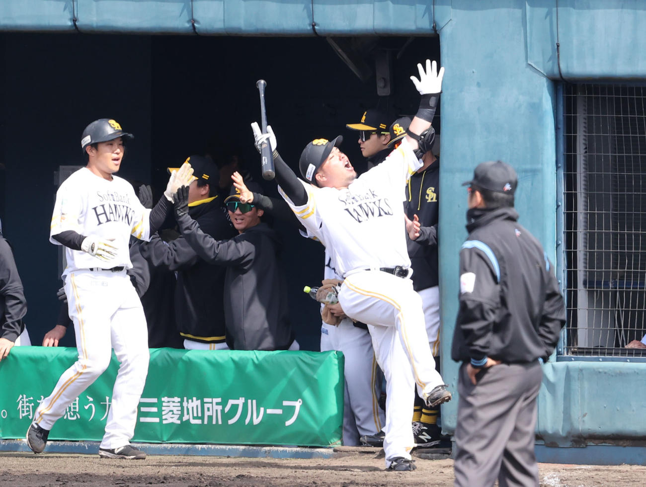 ソフトバンク対西武　1回裏ソフトバンク2死一塁、山川は左越えに2点本塁打を放つ撮影・梅根麻紀）