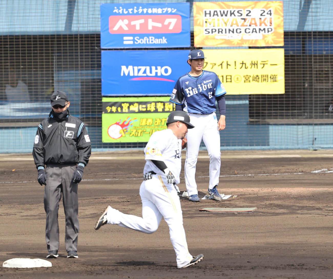 ソフトバンク対西武　1回裏ソフトバンク2死一塁、山川に左越え2点本塁打を浴びた武内（撮影・梅根麻紀）