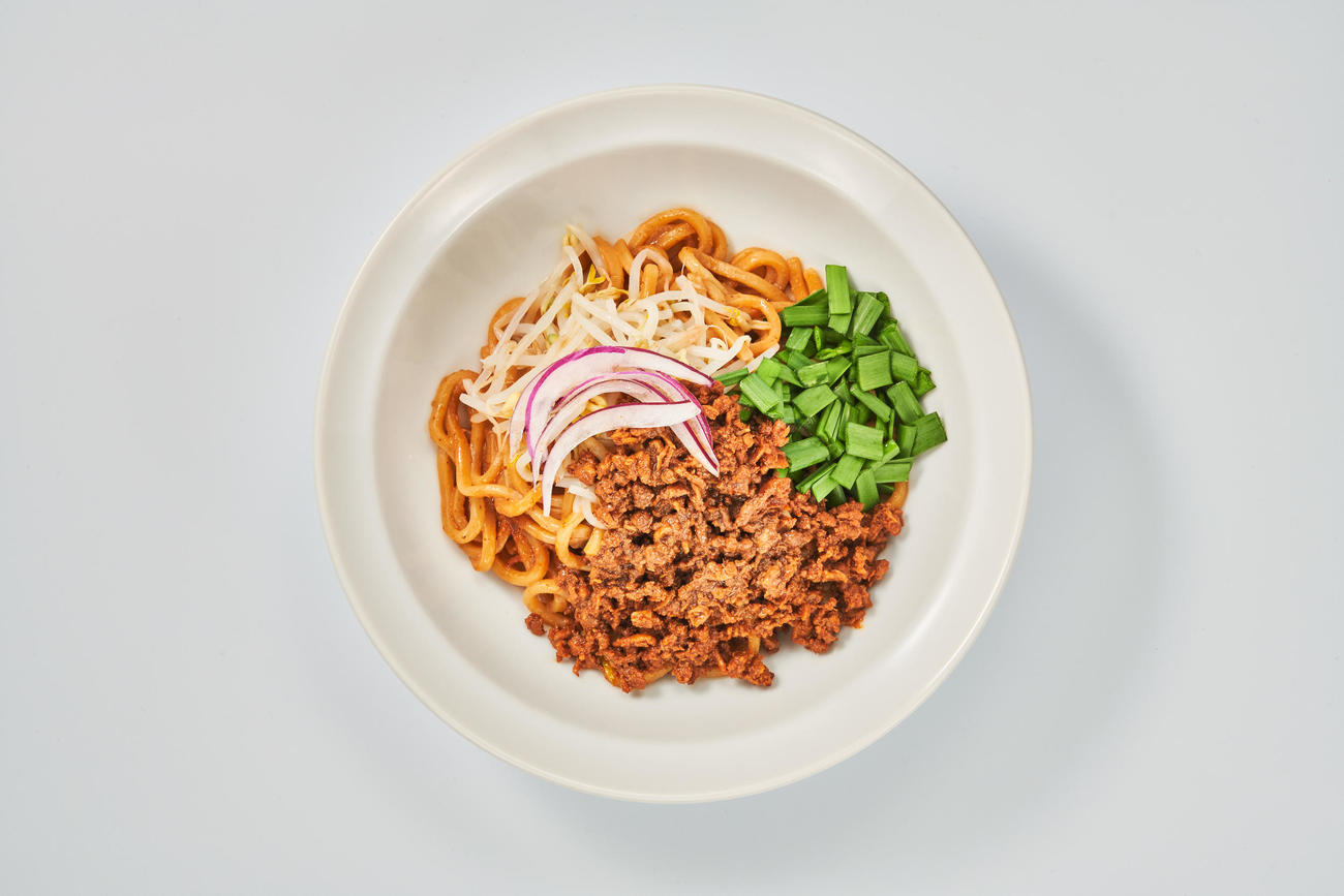 皇蘭特製　汁なし担々麺（阪神甲子園球場提供）