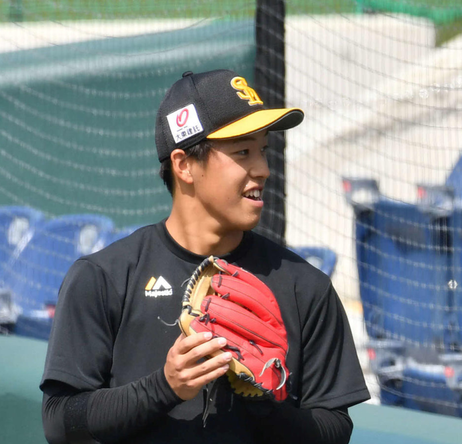 ソフトバンク藤野恵音（2022年4月撮影）