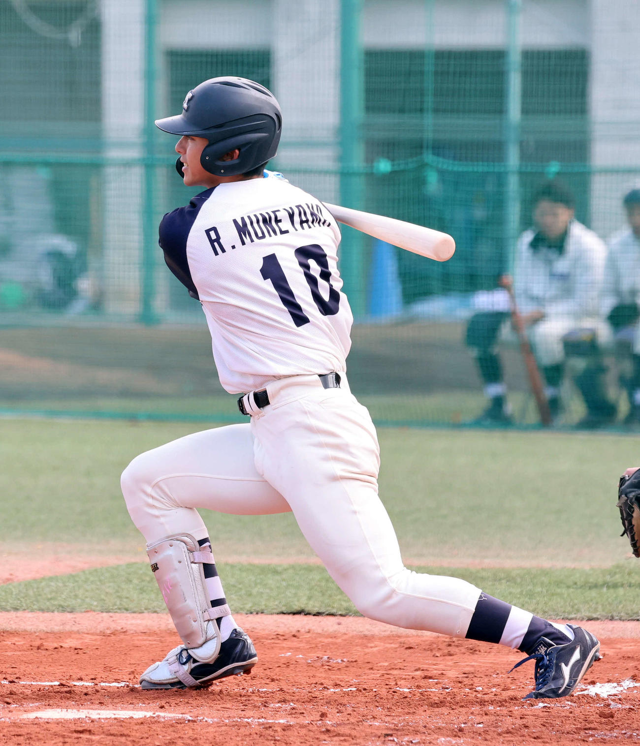明治安田生命対明大　1回裏明大無死二、三塁、宗山は二ゴロ（撮影・鈴木正人）