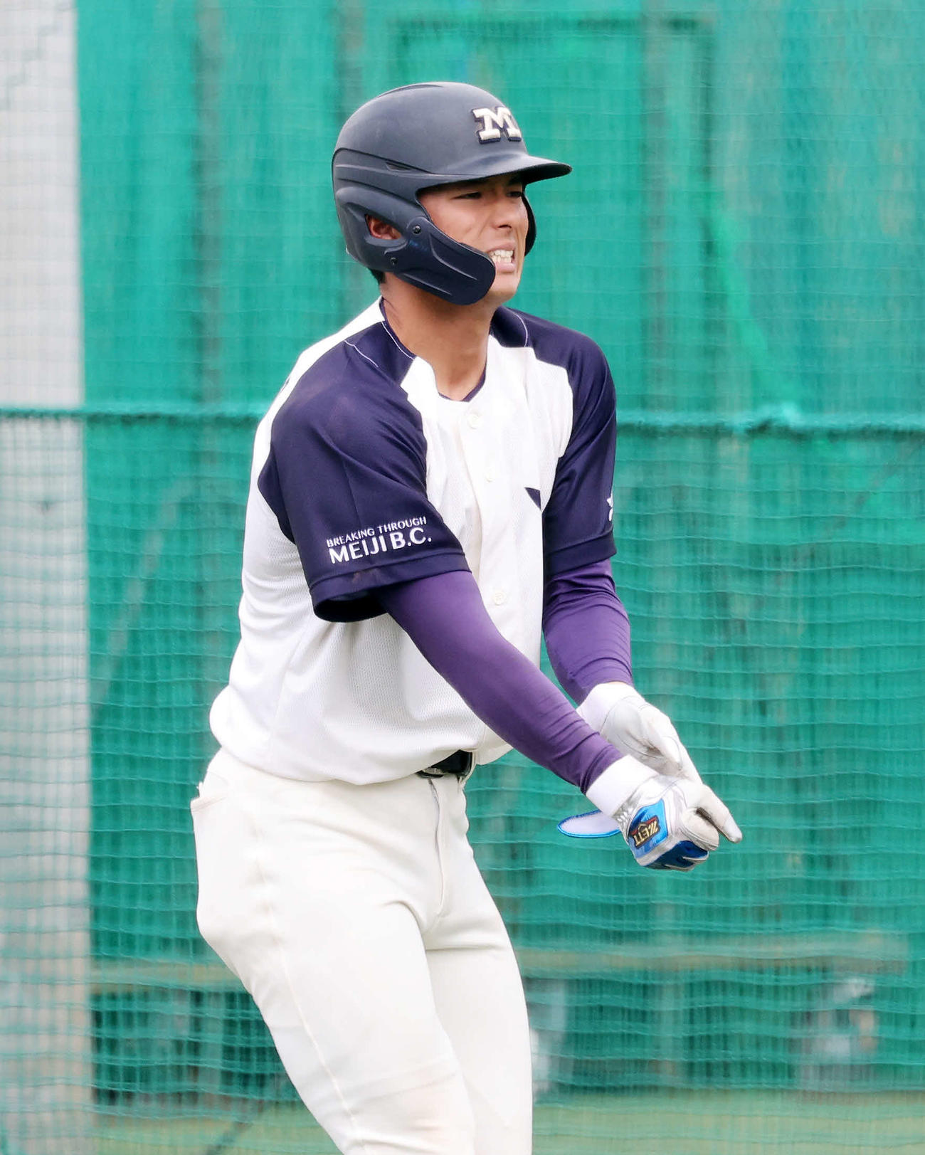 明治安田生命対明大　8回裏明大一死一、二塁、宗山塁は遊ゴロで険しい表情を見せる（撮影・鈴木正人）