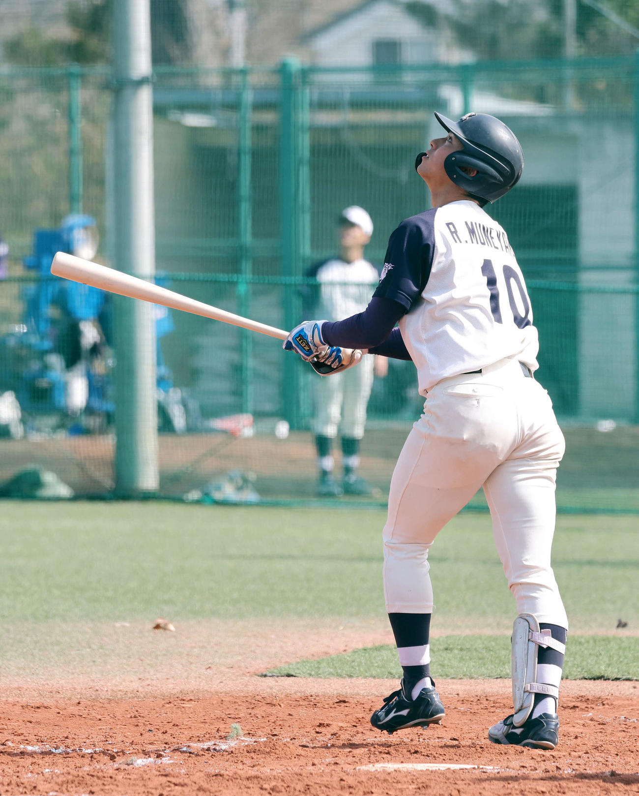 明治安田生命対明大　2回裏明大2死一、二塁、宗山は左飛（撮影・鈴木正人）