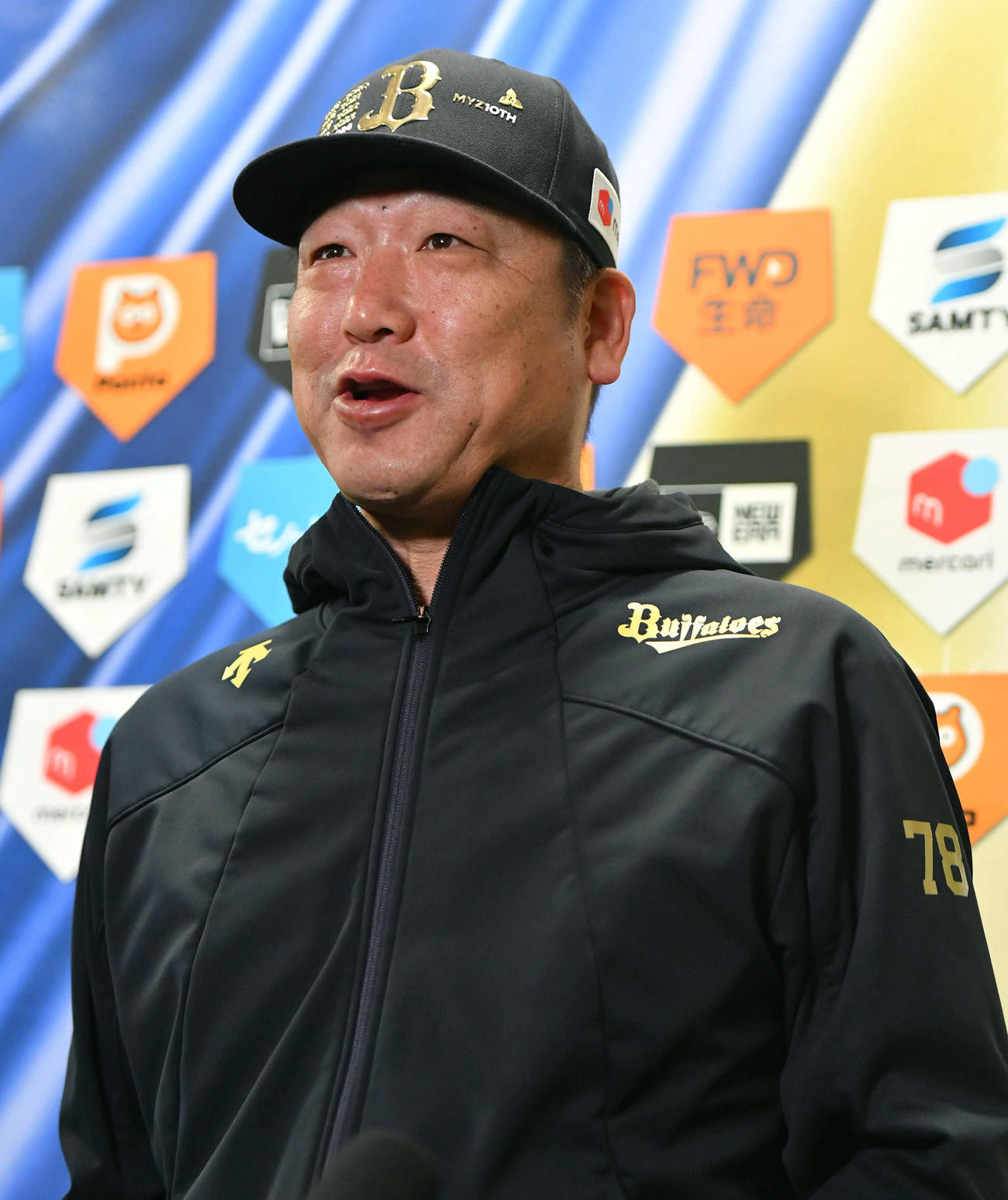 宮崎キャンプ最終日の総括を終えて笑顔を見せるオリックス中嶋監督（撮影・岩下翔太）