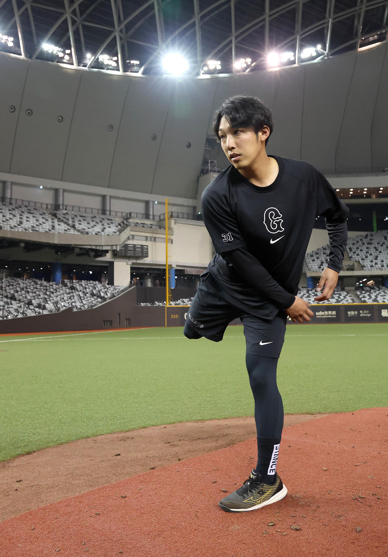 台湾・台北ドームで練習を行う巨人赤星（球団提供）
