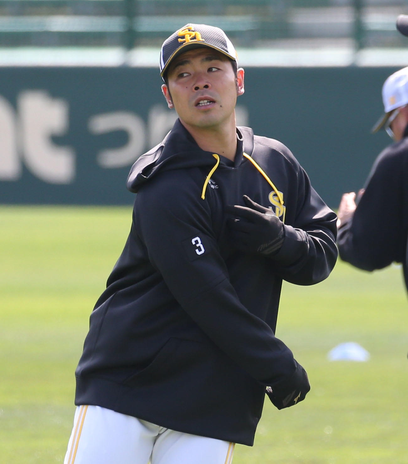 トレーニングを行うソフトバンク近藤（撮影・冨田成美）