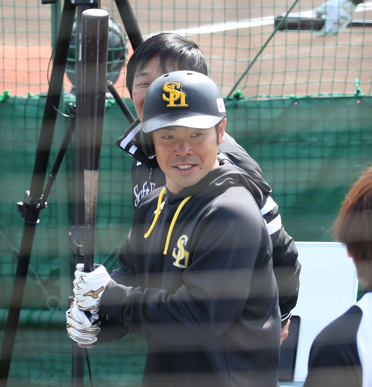 打撃練習を行うソフトバンク近藤（撮影・冨田成美）