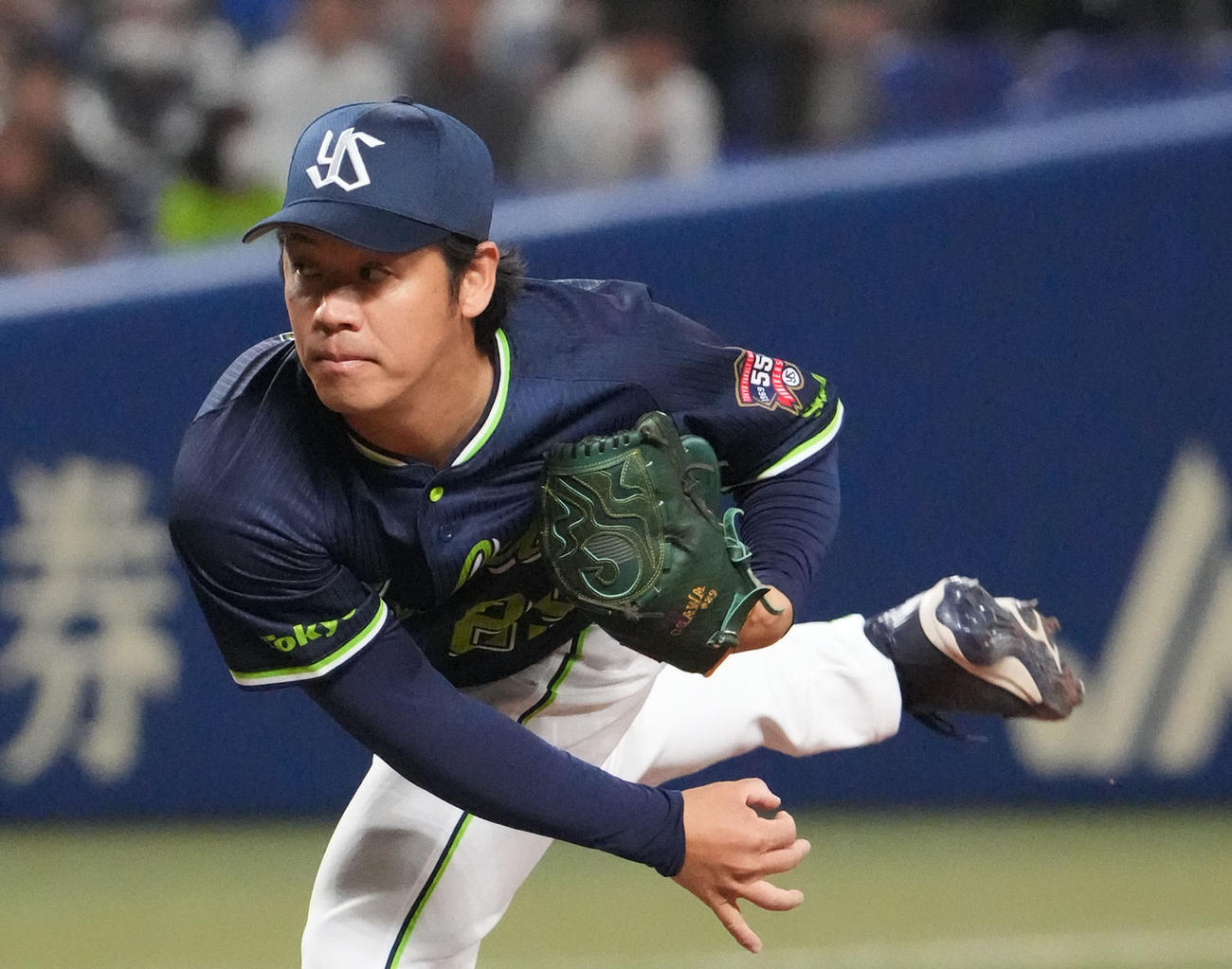 中日対ヤクルト　1回裏、登板するヤクルト先発の小川（撮影・森本幸一）