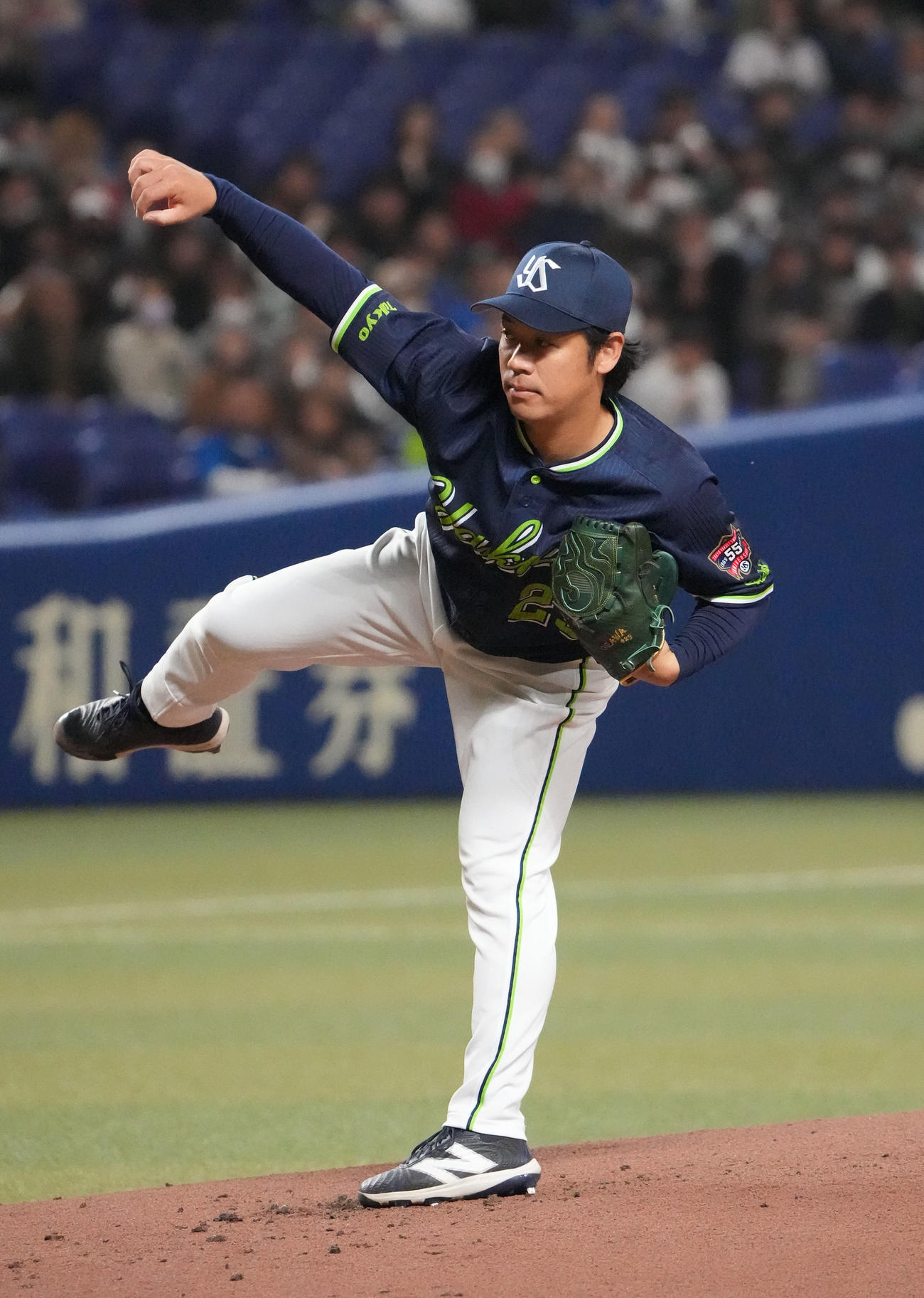 中日対ヤクルト　1回裏、登板するヤクルト先発の小川（撮影・森本幸一）