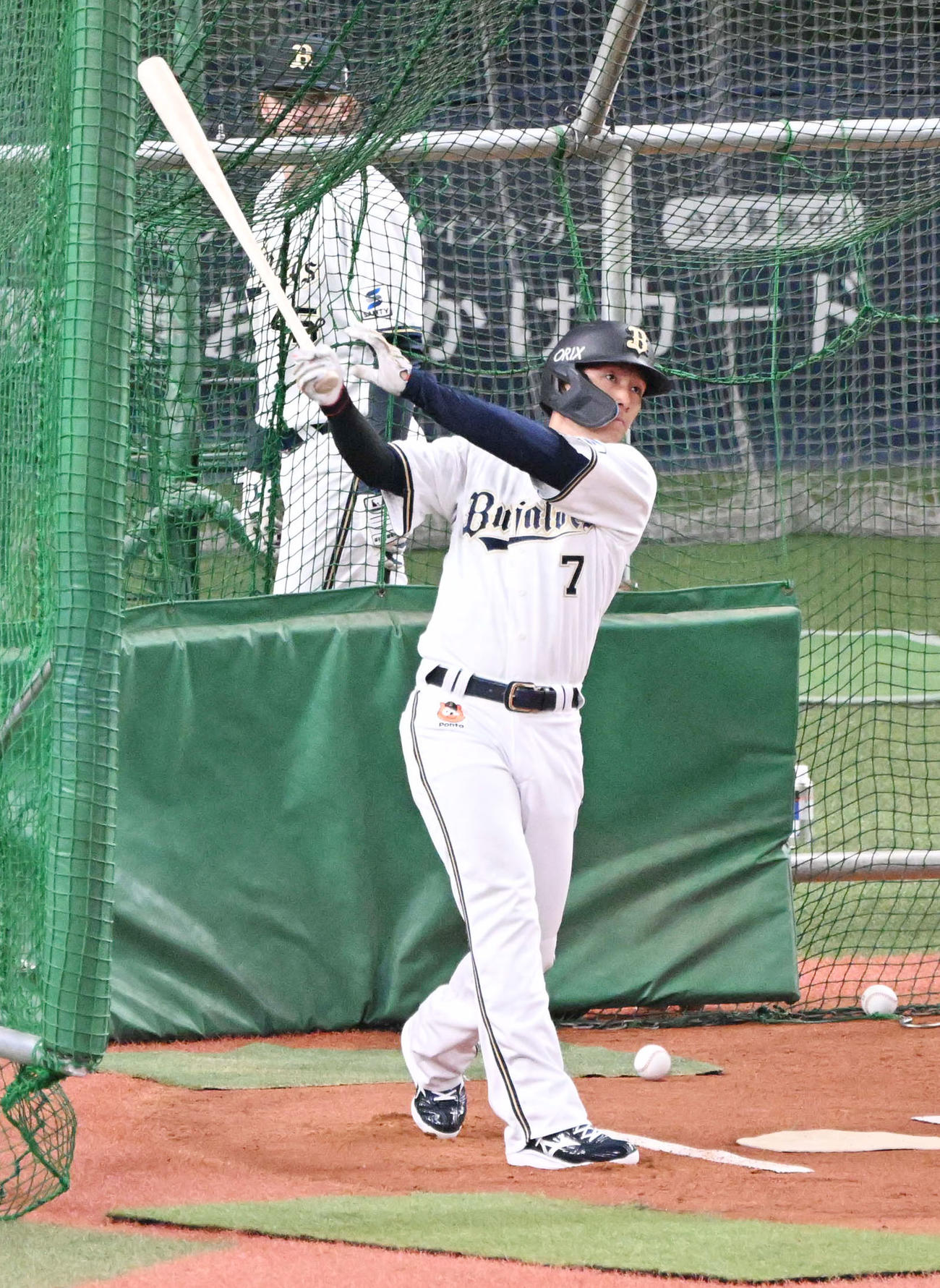 フリー打撃を行うオリックス西川（撮影・和賀正仁）