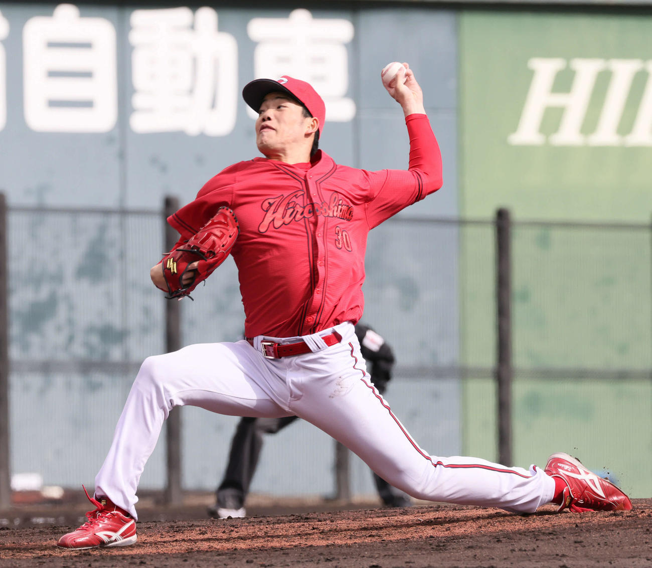 楽天対広島　5回裏楽天、広島2番手ドラフト3位の滝田（撮影・加藤孝規）