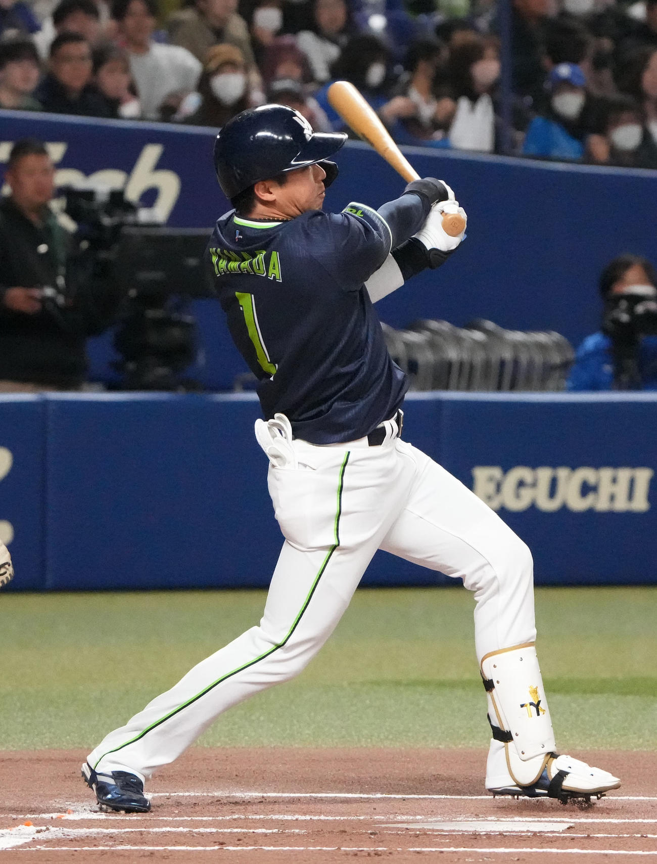 中日対ヤクルト　1回表ヤクルト1死、左二塁打を放つ山田（撮影・森本幸一）