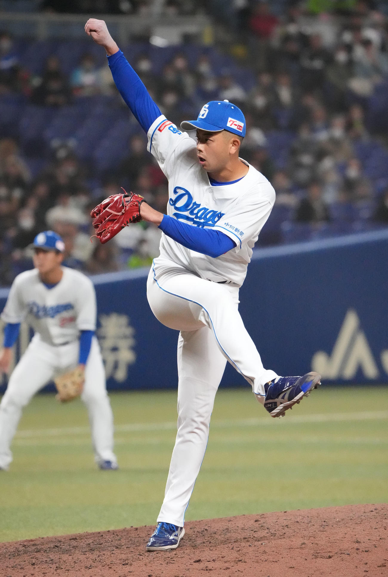中日対ヤクルト　9回表、中日6番手で登板する松山（撮影・森本幸一）