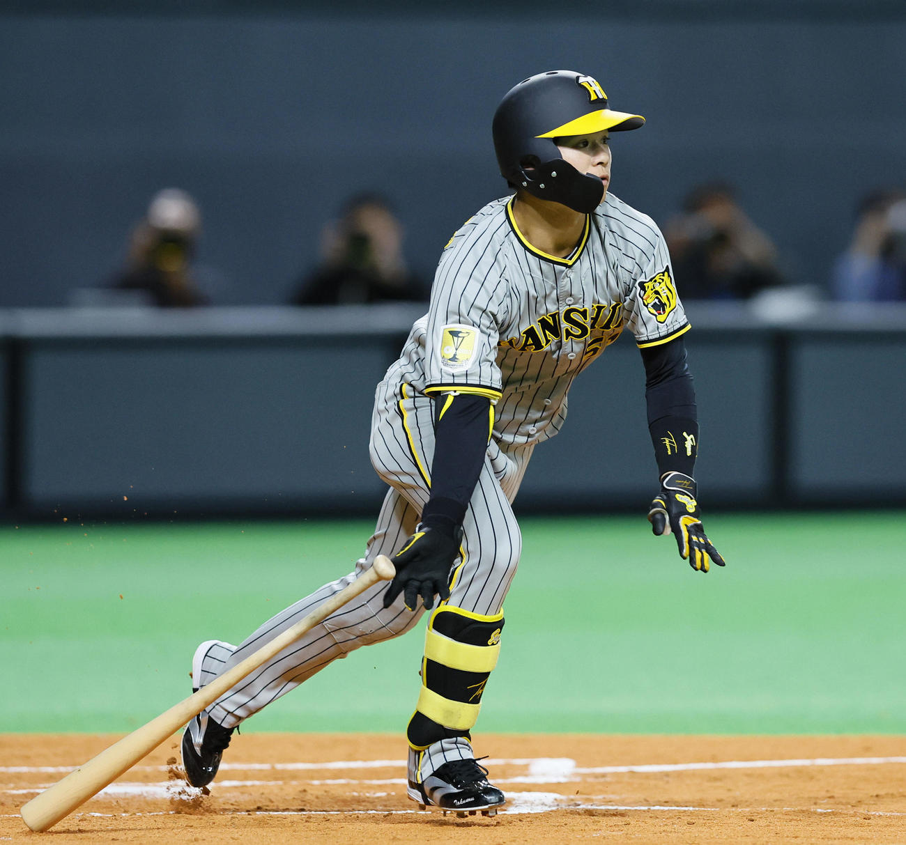 日本ハム対阪神　3回表阪神2死一、二塁、中野は右翼線に2点適時二塁打を放つ（撮影・藤尾明華）