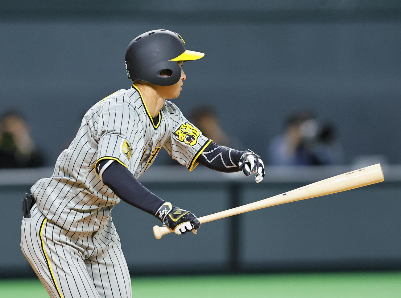 日本ハム対阪神　7回表阪神1死一塁、近本は左前打を放つ（撮影・藤尾明華）