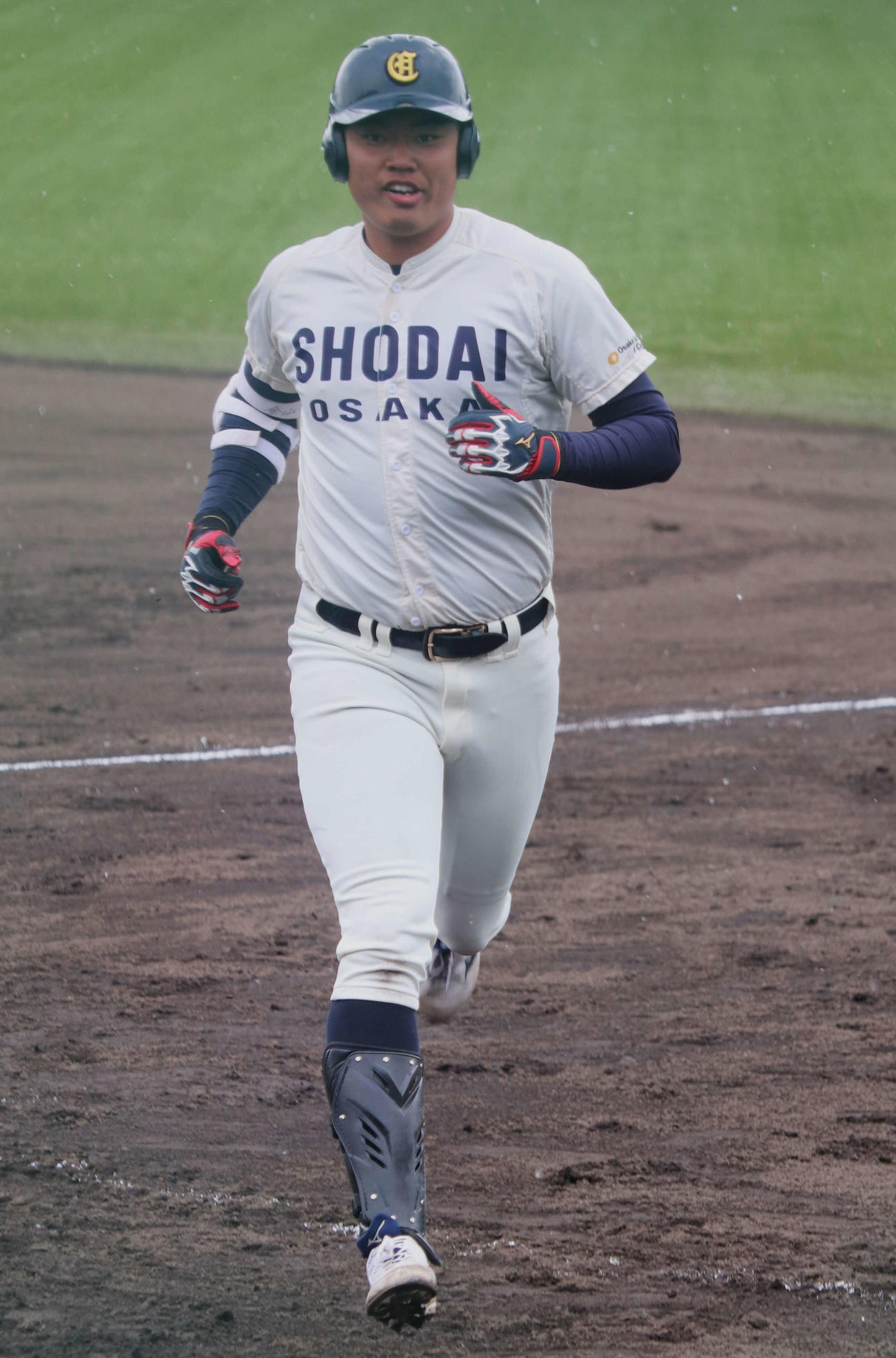 大商大で実戦デビューを果たした真鍋慧（新1年＝広陵）は初打席でホームラン寸前の右飛で場内をざわつかせた