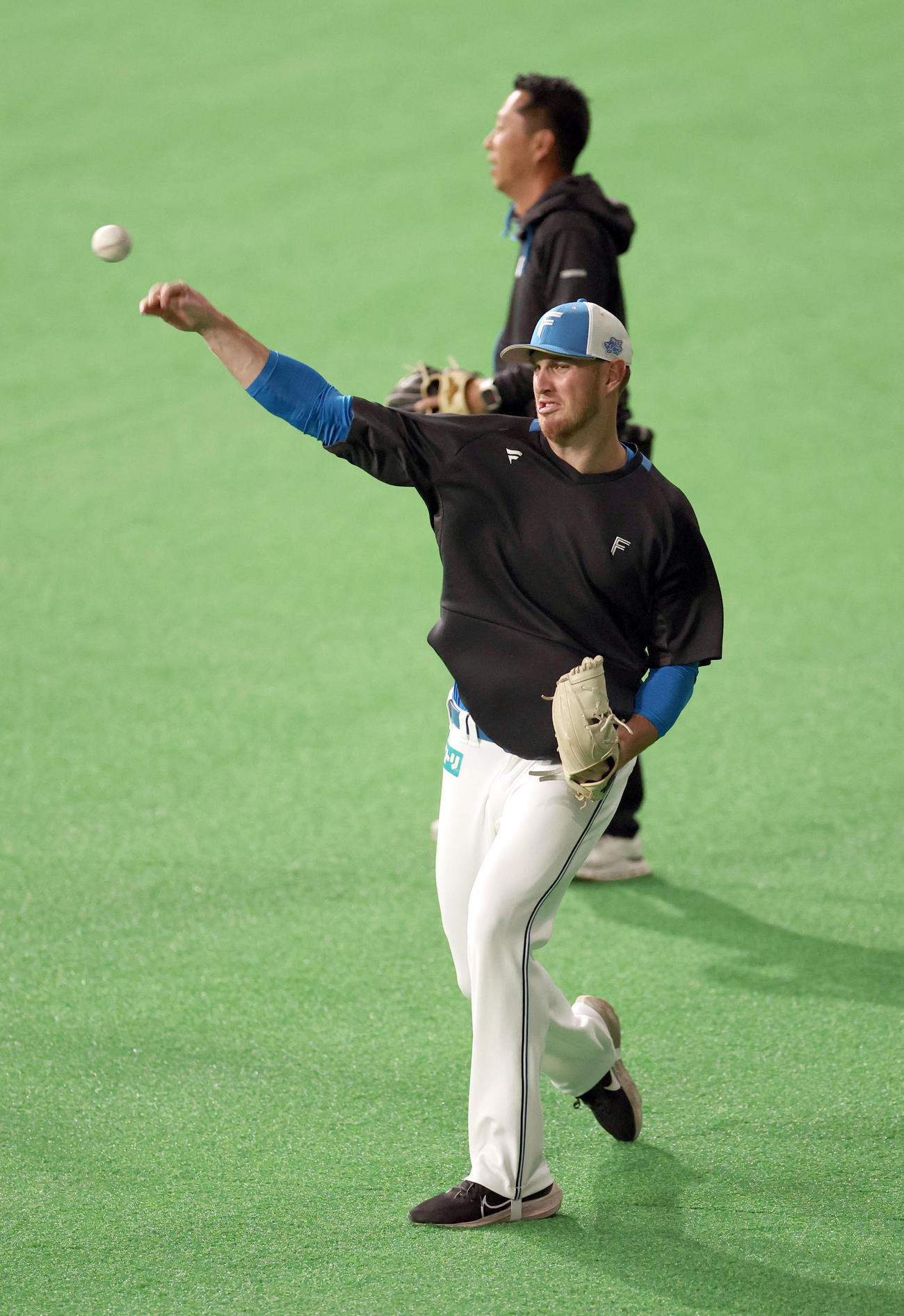 日本ハム対阪神　キャッチボールをする日本ハム・マーフィー（撮影・佐藤翔太）
