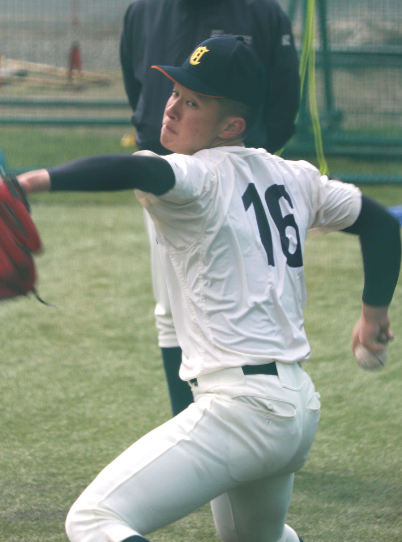 実戦デビューを飾った、新1年生の大商大・中山優月投手（智弁学園）。U18野球日本代表にも選ばれ、高校時代は投手と遊撃手で活躍した。