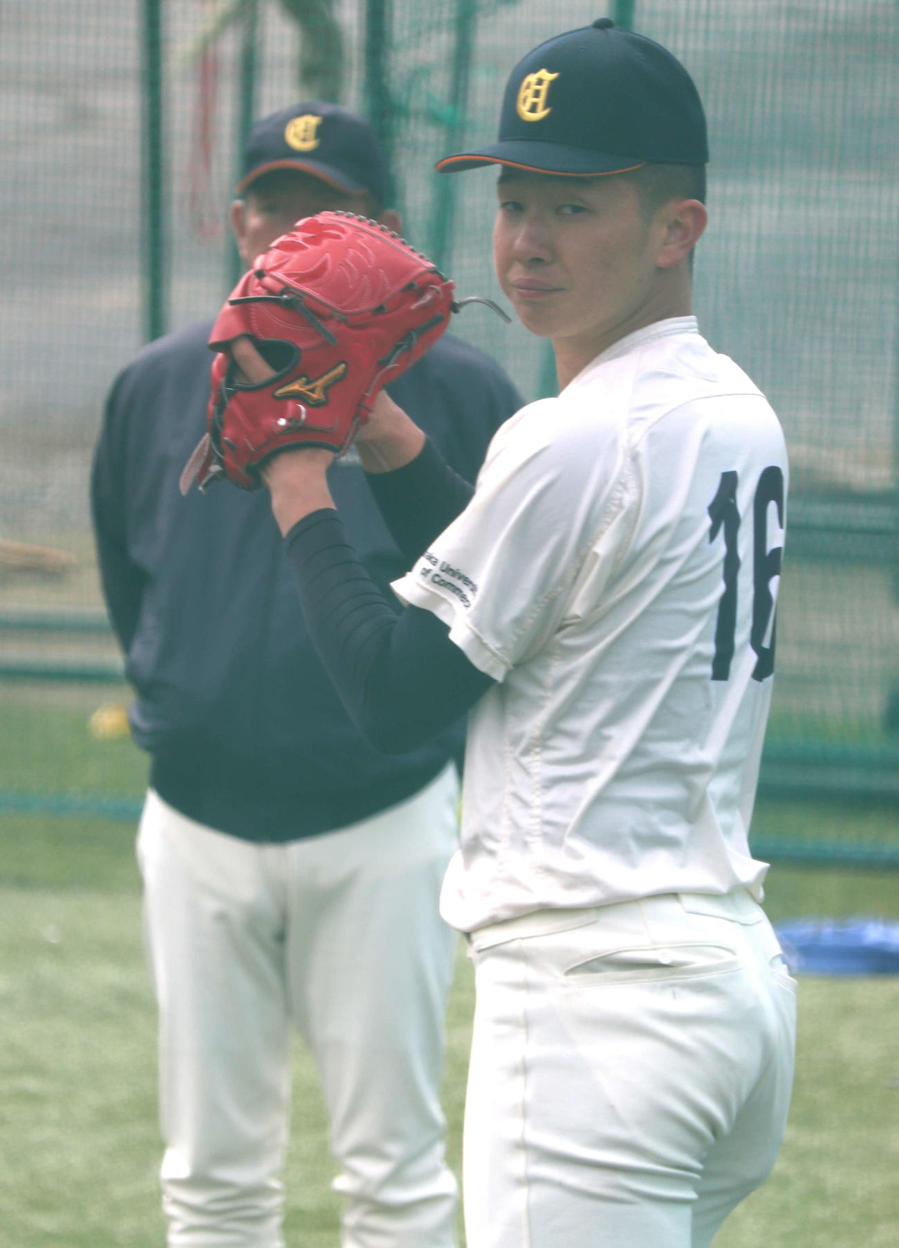 実戦デビューを飾った、新1年生の大商大・中山優月投手（智弁学園）。U18野球日本代表にも選ばれ、高校時代は投手と遊撃手で活躍した。