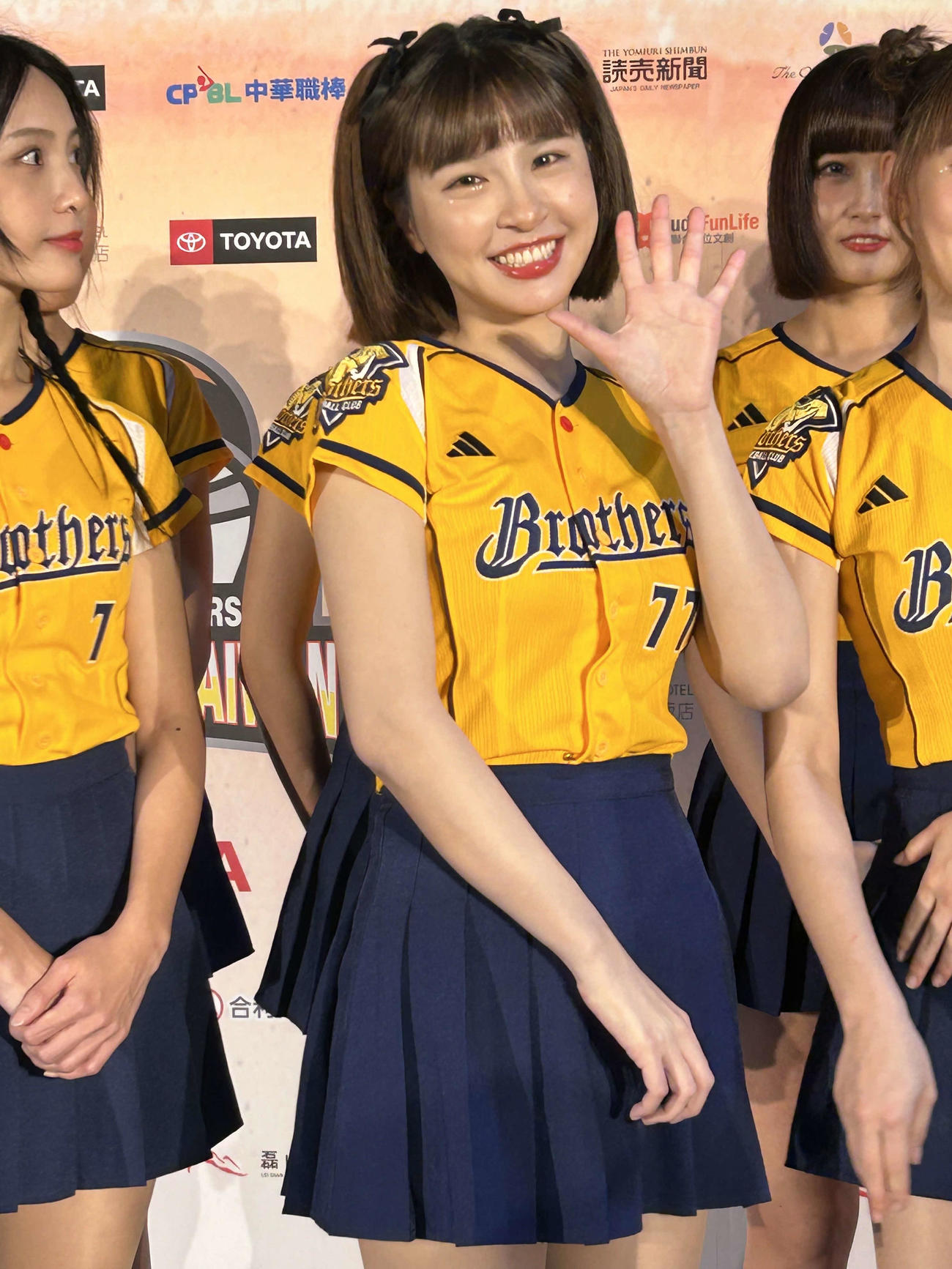 試合前に会見した中信ブラザーズの人気チアリーダー・チュンチュン