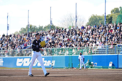 西武対ロッテ　1回裏の登板を終え1失点のロッテ先発の佐々木（撮影・垰建太）