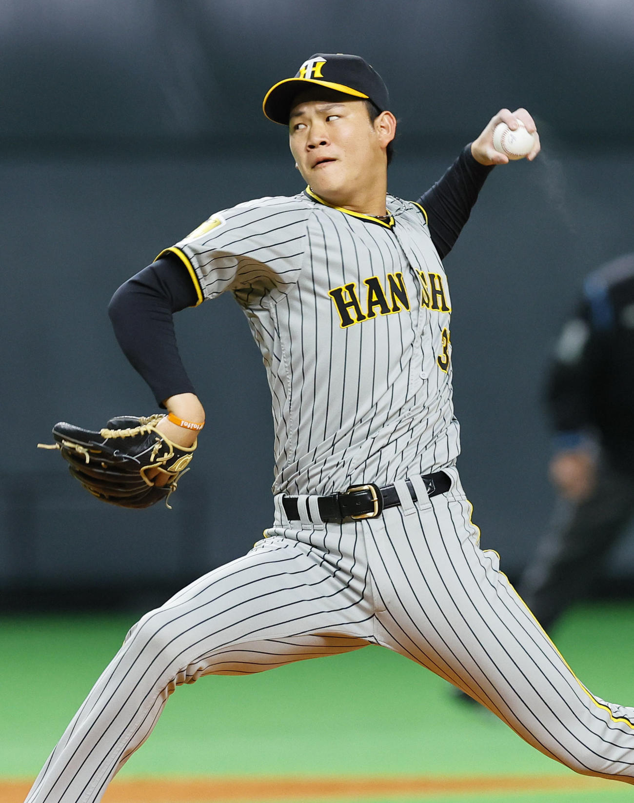 日本ハム対阪神　6回、3番手で登板した阪神及川（撮影・藤尾明華）