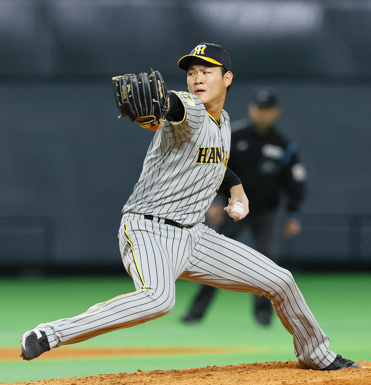日本ハム対阪神　6回、3番手で登板した阪神及川（撮影・藤尾明華）