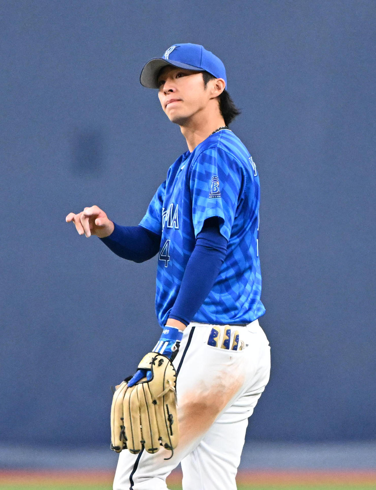 オリックス対DeNA 5回裏オリックス1死一、二塁、セデーニョの右前打を捕球し素早く本塁で二塁走者大城を本塁補殺した右翼手度会（撮影・和賀正仁）