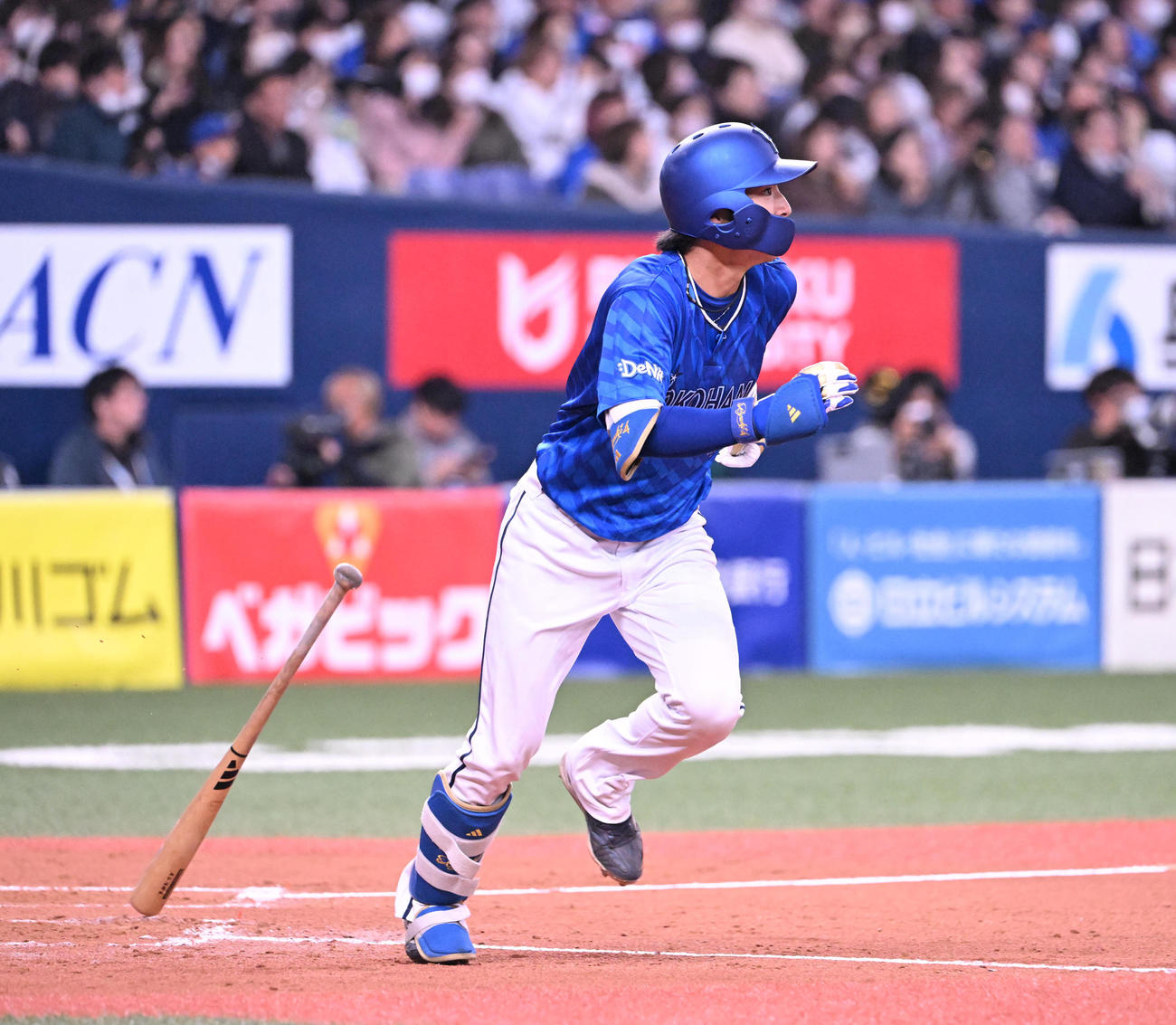 オリックス対DeNA 3回表DeNA1死、右前打を放つ度会（撮影・和賀正仁）