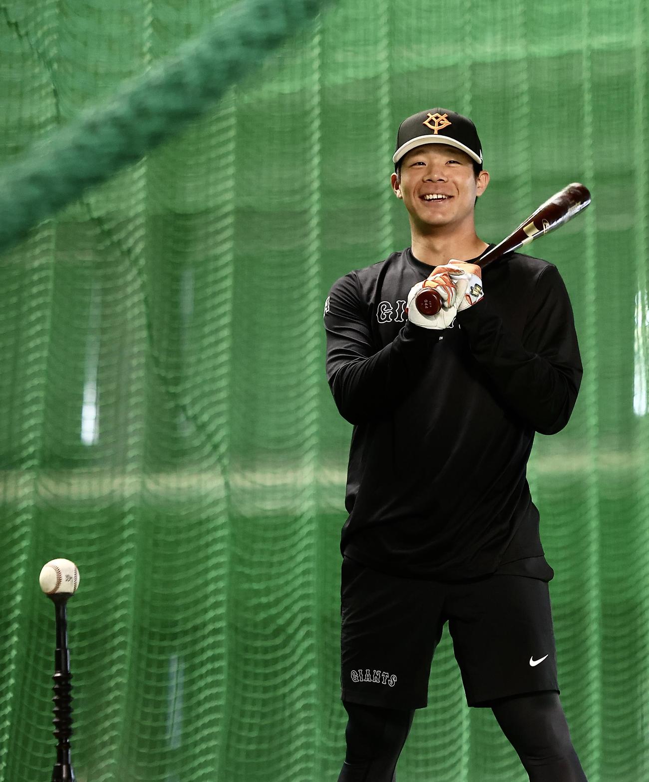 巨人佐々木俊輔＝2024年2月28日