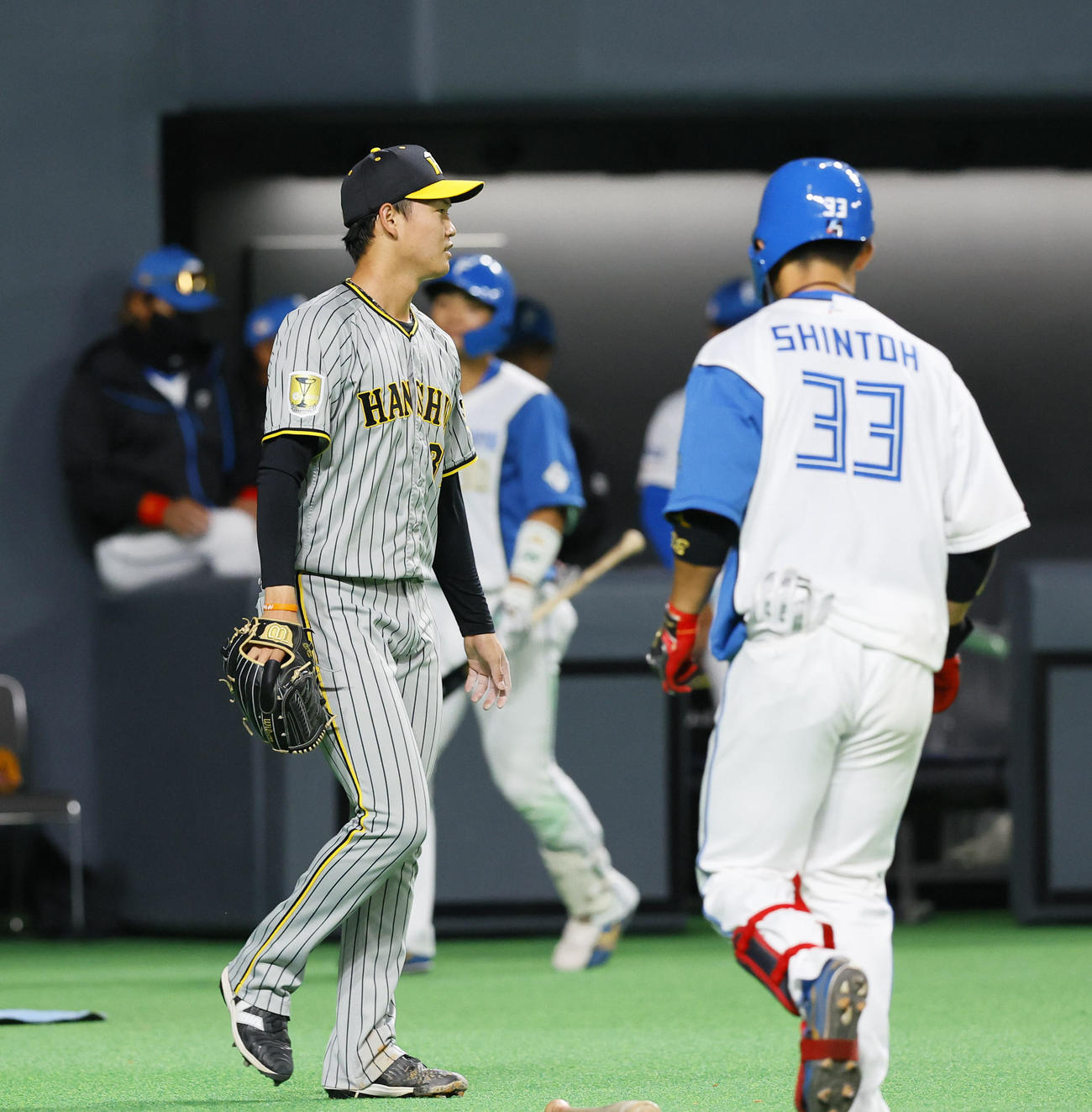 日本ハム対阪神　7回裏日本ハム1死一、二塁、水野に中前に適時打を許した阪神及川（撮影・藤尾明華）