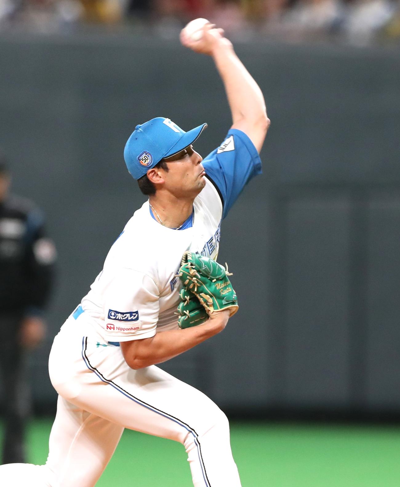 日本ハム対阪神　6回から登板の上原（撮影・黒川智章）