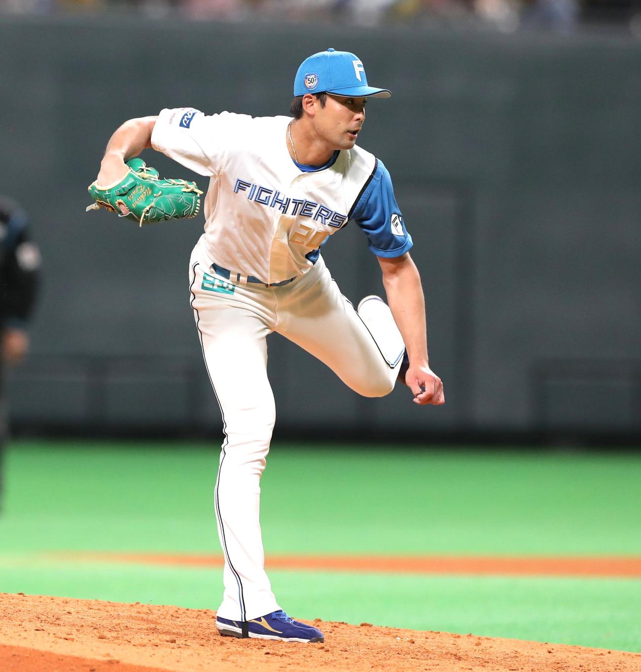 日本ハム対阪神　6回から登板の上原（撮影・黒川智章）