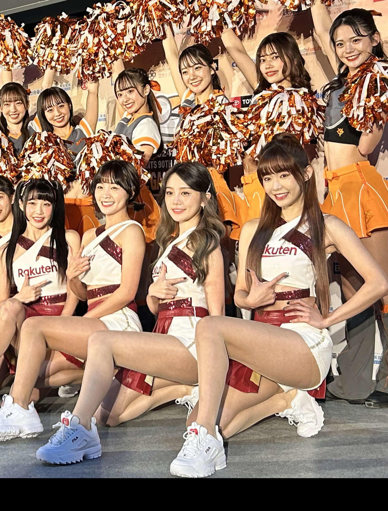 笑顔を見せる楽天ガールズとヴィーナス
