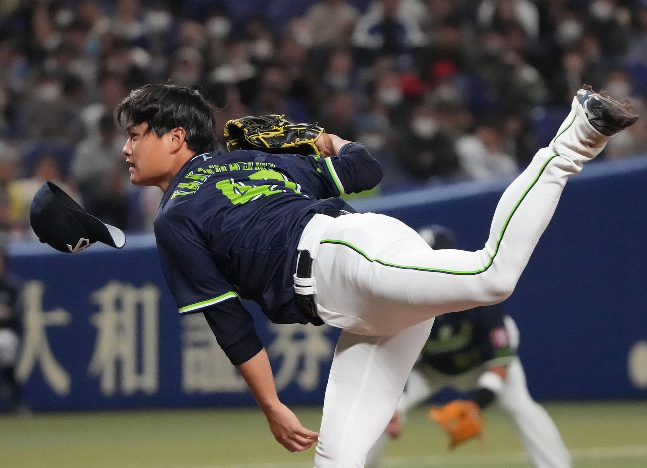 中日対ヤクルト　1回裏、登板するヤクルト先発の高橋（撮影・森本幸一）