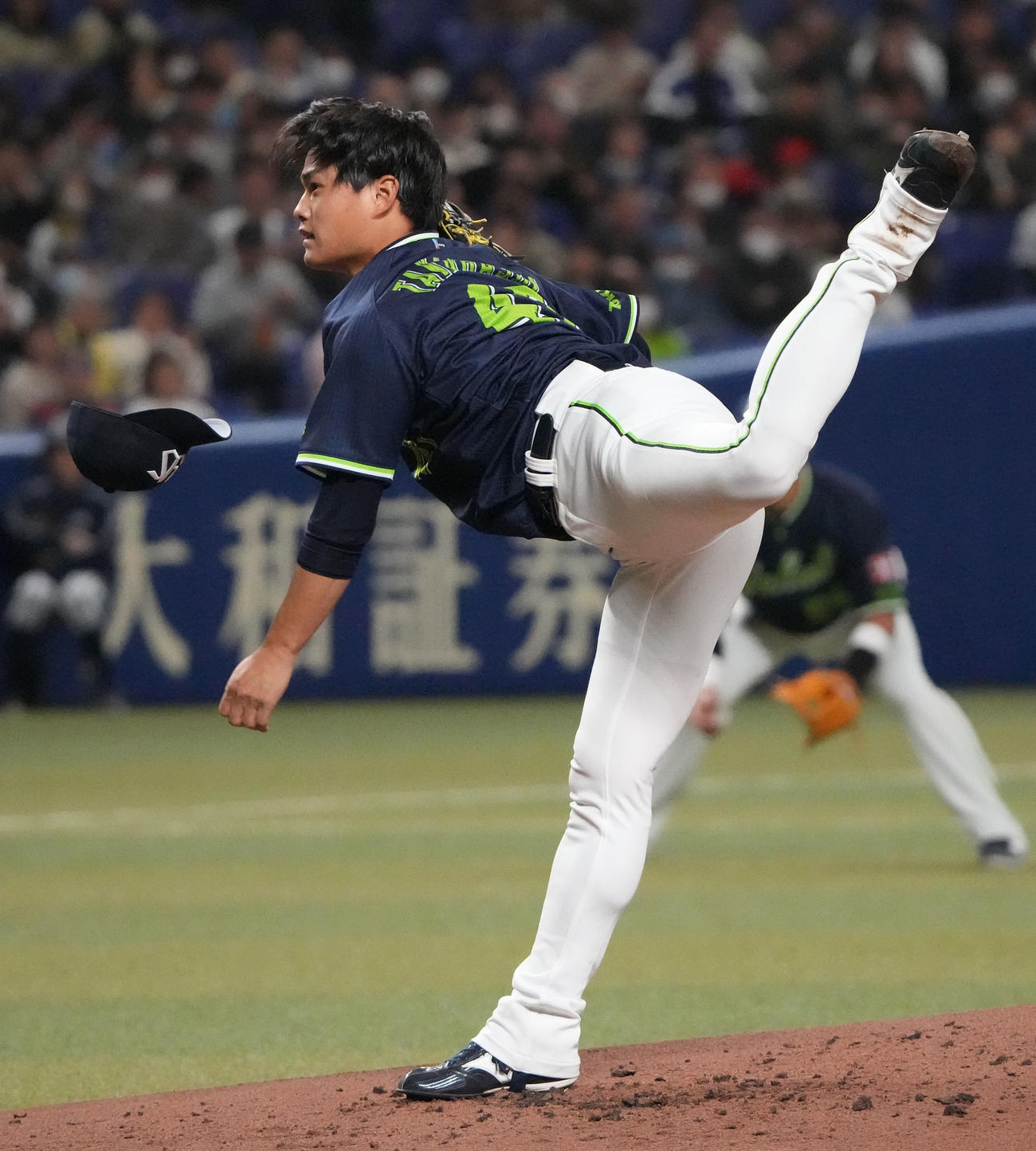 中日対ヤクルト　1回裏、登板するヤクルト先発の高橋（撮影・森本幸一）