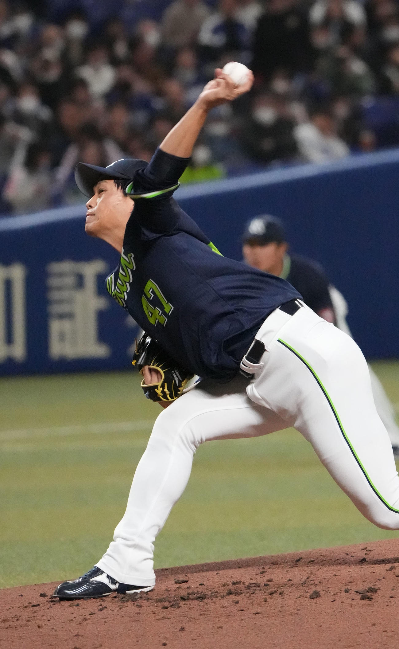 中日対ヤクルト　1回裏、登板するヤクルト先発の高橋（撮影・森本幸一）