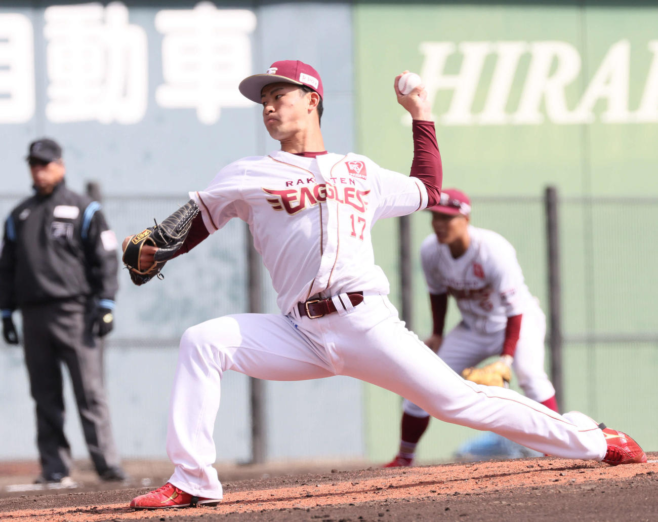 楽天対広島　4回表広島、楽天2番手D1位の古謝（撮影・加藤孝規）