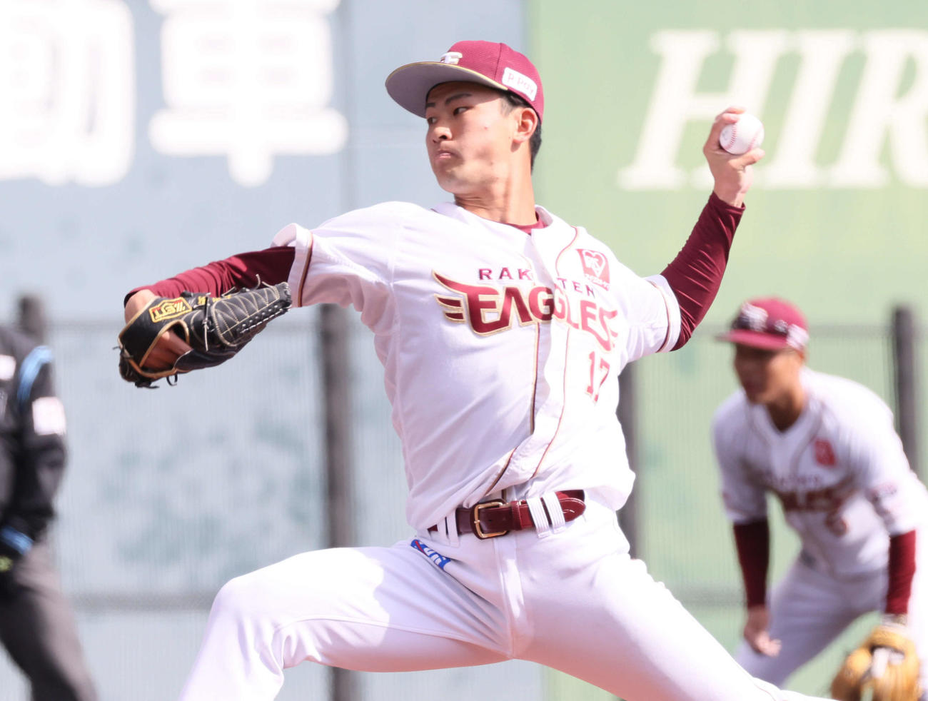 楽天対広島　4回表広島、楽天2番手D1位の古謝（撮影・加藤孝規）