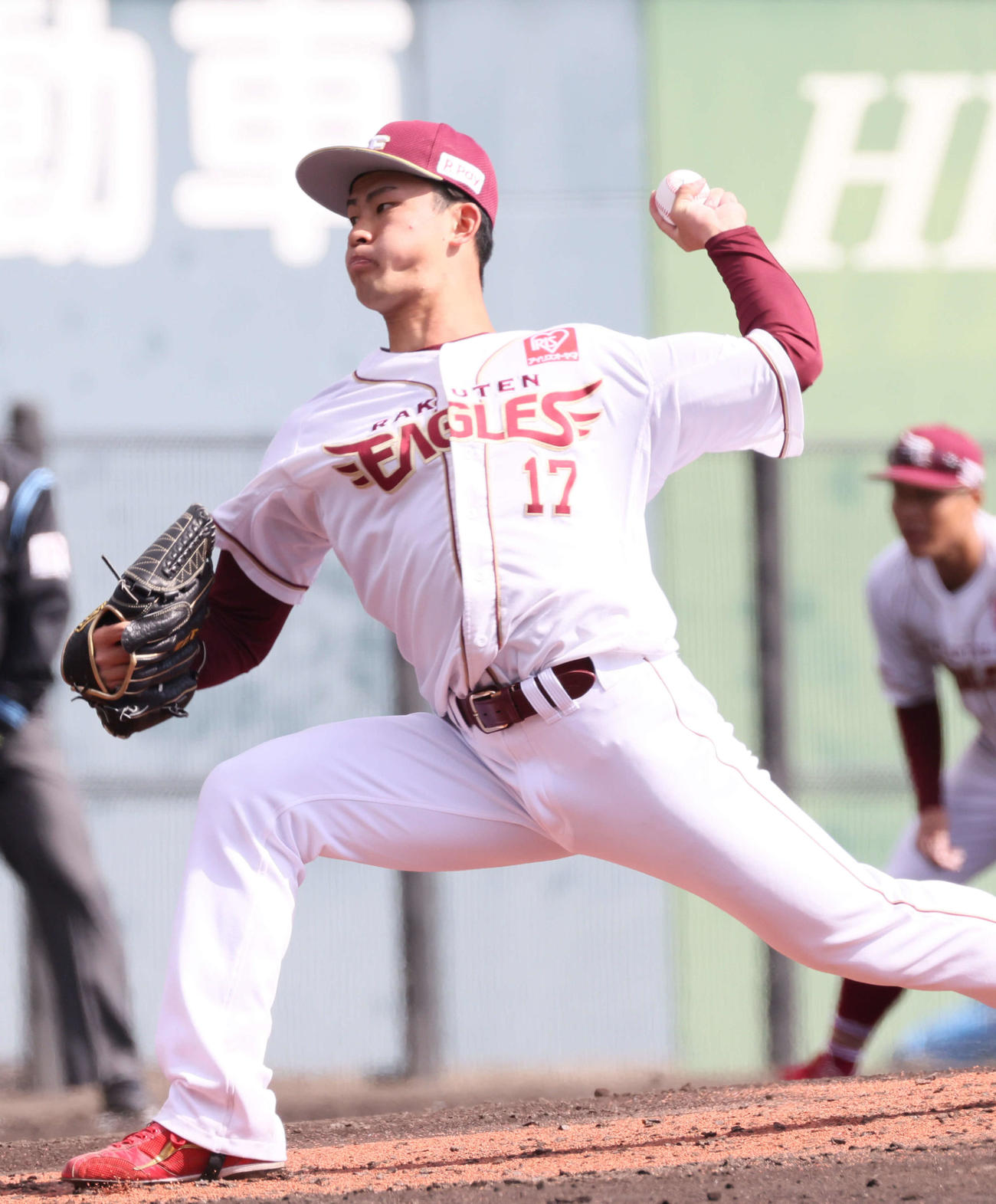 楽天対広島　4回表広島、楽天2番手D1位の古謝（撮影・加藤孝規）