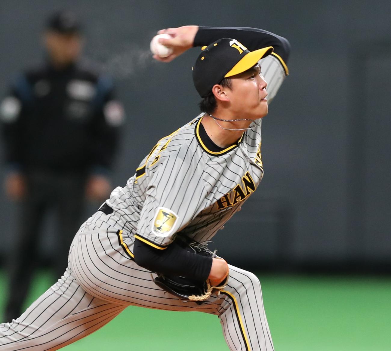 日本ハム対阪神　6回から登板の及川（撮影・黒川智章）
