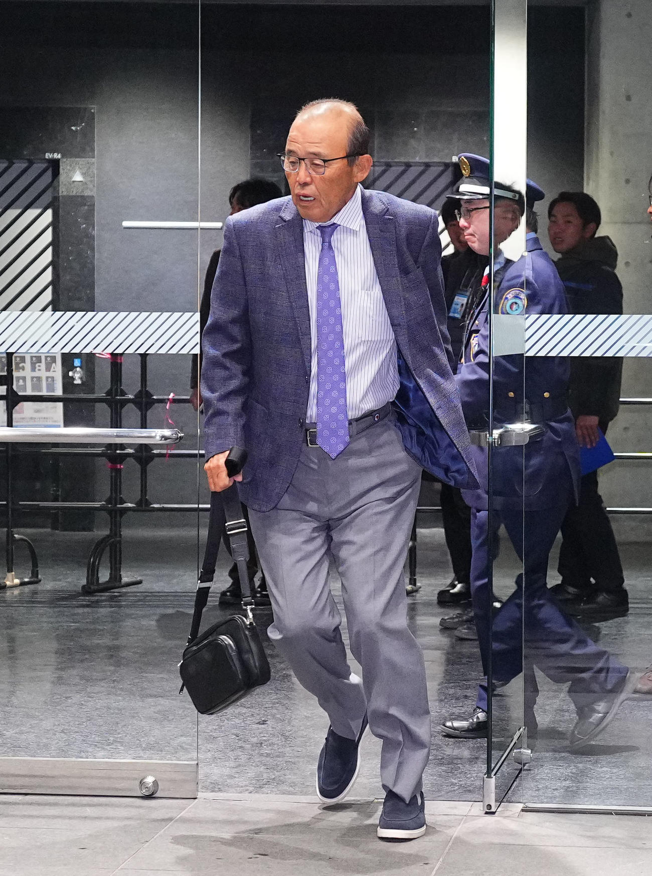 日本ハム対阪神　試合を終え引き揚げる阪神岡田監督（撮影・藤尾明華）
